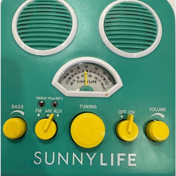 SUNNYLIFE BEACH/POOL FM AM AUX MP3 PLAYER WATER/SAND PROOF CASE MSRP $65 - Picture 2 of 8